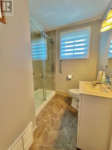 84 Sprucedale St, Highlands East, ON - Indoor Photo Showing Bathroom