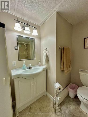 84 Sprucedale St, Highlands East, ON - Indoor Photo Showing Bathroom