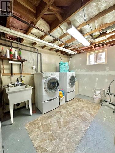 84 Sprucedale St, Highlands East, ON - Indoor Photo Showing Laundry Room
