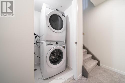 84 - 39 Honeycrisp Crescent, Vaughan, ON - Indoor Photo Showing Laundry Room