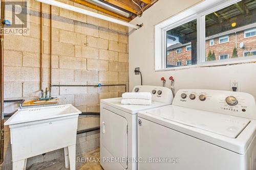 24 Kelso Cres, Vaughan, ON - Indoor Photo Showing Laundry Room