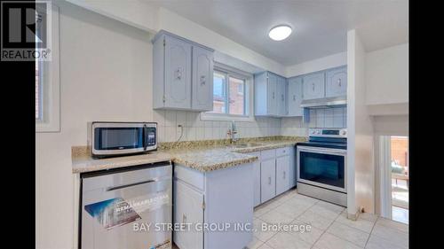 888 Blairholm Ave, Mississauga, ON - Indoor Photo Showing Kitchen