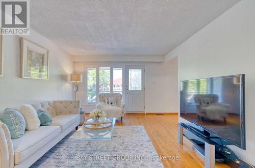 888 Blairholm Ave, Mississauga, ON - Indoor Photo Showing Living Room