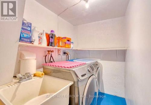 888 Blairholm Ave, Mississauga, ON - Indoor Photo Showing Laundry Room