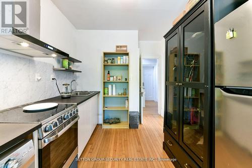 59 Indian Grve, Toronto, ON - Indoor Photo Showing Kitchen