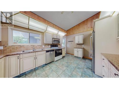 7 Wren Place, Osoyoos, BC - Indoor Photo Showing Kitchen With Double Sink