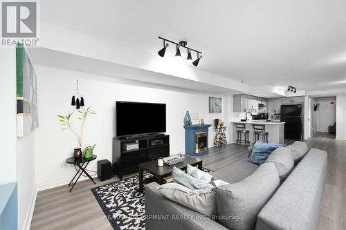 #100 -78 St Patrick St, Toronto, ON - Indoor Photo Showing Living Room