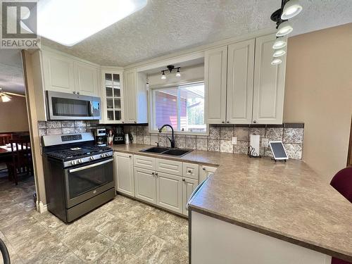 3467 Dale Lake Road, Quesnel, BC - Indoor Photo Showing Kitchen With Double Sink