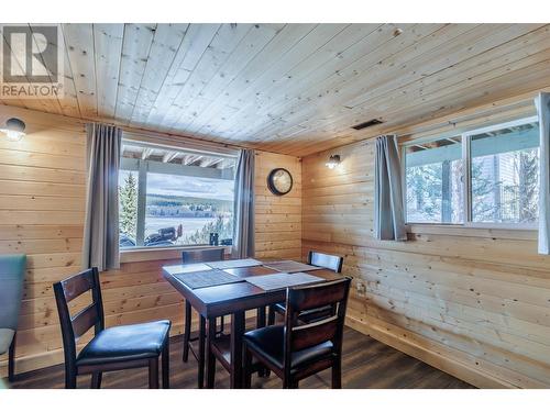 6299 Mulligan Drive, Horse Lake, BC - Indoor Photo Showing Dining Room