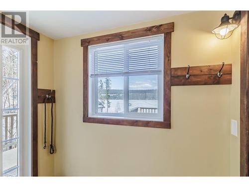6299 Mulligan Drive, Horse Lake, BC - Indoor Photo Showing Bathroom