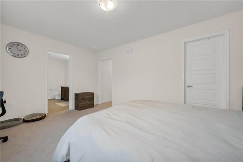 7833 Longhouse Lane, Niagara Falls, ON - Indoor Photo Showing Bedroom