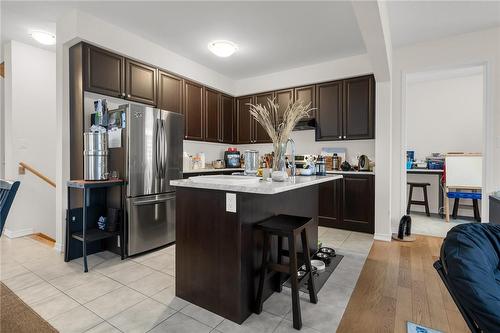 7833 Longhouse Lane, Niagara Falls, ON - Indoor Photo Showing Kitchen