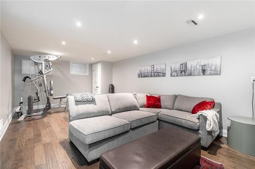 224 Weybourne Road, Oakville, ON - Indoor Photo Showing Living Room