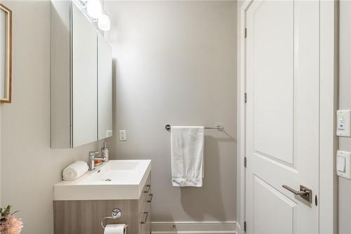 150 Main Street W|Unit #402, Hamilton, ON - Indoor Photo Showing Bathroom