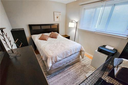 2145 Sandringham Drive, Burlington, ON - Indoor Photo Showing Bedroom