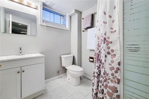 2145 Sandringham Drive, Burlington, ON - Indoor Photo Showing Bathroom