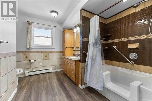 813 Mackay Street, Pembroke, ON - Indoor Photo Showing Bathroom