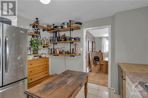 2581 Yarmouth Crescent, Ottawa, ON - Indoor Photo Showing Kitchen