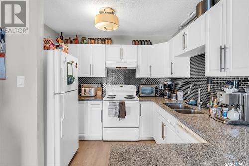 405 512 4Th Avenue N, Saskatoon, SK - Indoor Photo Showing Kitchen With Double Sink