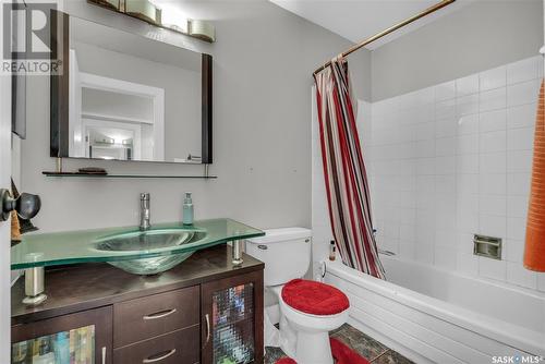 405 512 4Th Avenue N, Saskatoon, SK - Indoor Photo Showing Bathroom