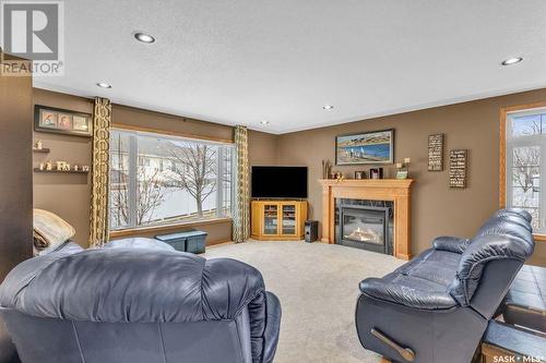 516 Ryer Place, Swift Current, SK - Indoor Photo Showing Living Room With Fireplace