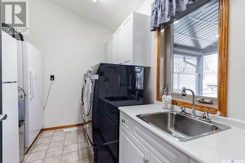 516 Ryer Place, Swift Current, SK - Indoor Photo Showing Laundry Room