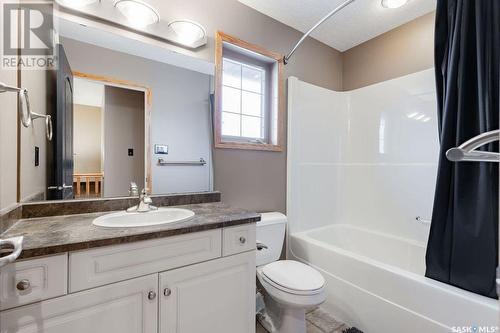 516 Ryer Place, Swift Current, SK - Indoor Photo Showing Bathroom