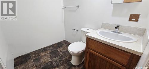 311 - 315 Macdonald Drive, Swift Current, SK - Indoor Photo Showing Bathroom
