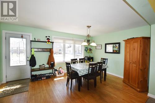 49 Grandview Ave, Sault Ste Marie, ON - Indoor Photo Showing Dining Room
