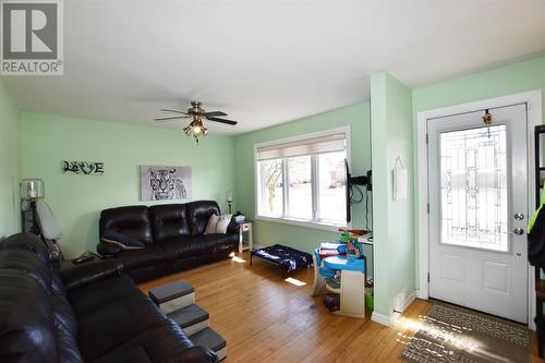 49 Grandview Ave, Sault Ste Marie, ON - Indoor Photo Showing Living Room