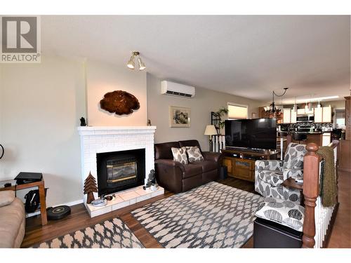 450 Ibis Avenue, Vernon, BC - Indoor Photo Showing Living Room With Fireplace