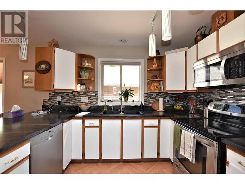 450 Ibis Avenue, Vernon, BC - Indoor Photo Showing Kitchen With Double Sink