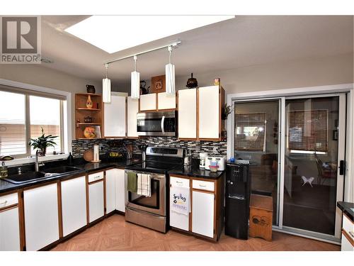 450 Ibis Avenue, Vernon, BC - Indoor Photo Showing Kitchen