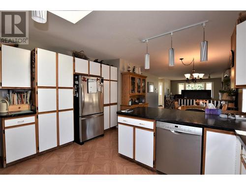 450 Ibis Avenue, Vernon, BC - Indoor Photo Showing Kitchen