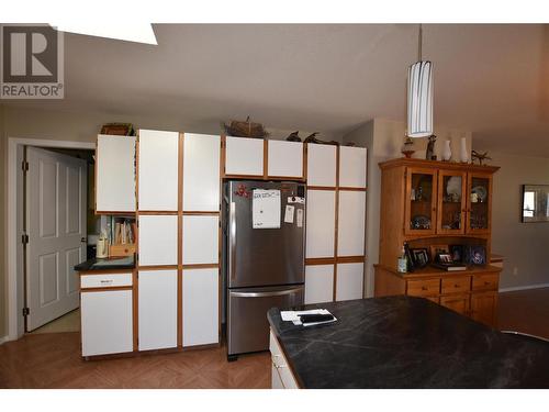 450 Ibis Avenue, Vernon, BC - Indoor Photo Showing Kitchen