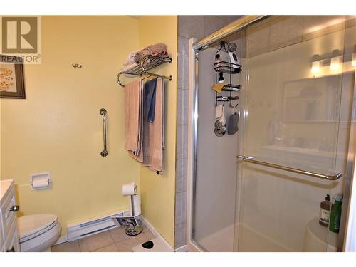 450 Ibis Avenue, Vernon, BC - Indoor Photo Showing Bathroom