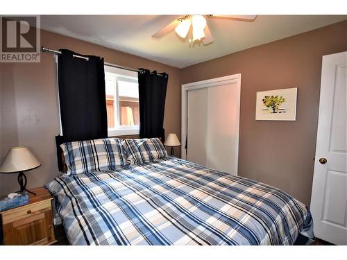 450 Ibis Avenue, Vernon, BC - Indoor Photo Showing Bedroom