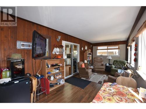 450 Ibis Avenue, Vernon, BC - Indoor Photo Showing Living Room