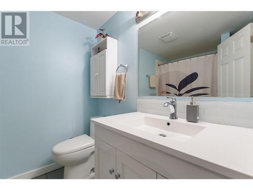 100 Greenwood Drive, Penticton, BC - Indoor Photo Showing Bathroom