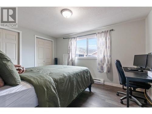 100 Greenwood Drive, Penticton, BC - Indoor Photo Showing Bedroom