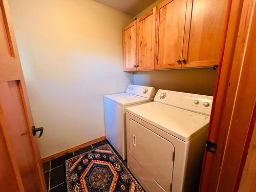 720 9Th Avenue, Invermere, BC - Indoor Photo Showing Laundry Room