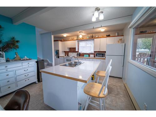 309 Fowler Street, Riondel, BC - Indoor Photo Showing Kitchen With Double Sink