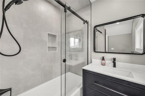6 Clanbrassil Road, Hagersville, ON - Indoor Photo Showing Bathroom