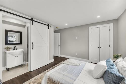 6 Clanbrassil Road, Hagersville, ON - Indoor Photo Showing Bedroom