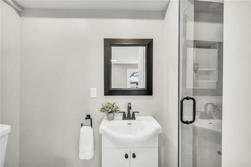 6 Clanbrassil Road, Hagersville, ON - Indoor Photo Showing Bathroom