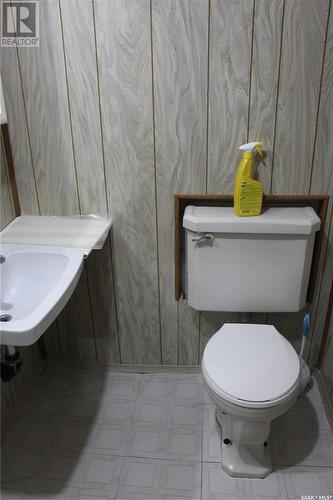 555 2Nd Street E, Shaunavon, SK - Indoor Photo Showing Bathroom