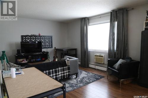 19 2358 Rae Street, Regina, SK - Indoor Photo Showing Living Room