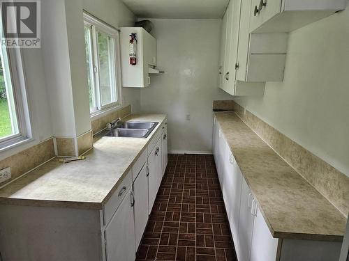 3433  6 Highway, Nelson, BC - Indoor Photo Showing Kitchen With Double Sink