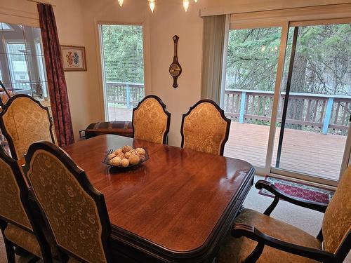 3433 Highway 6, Nelson, BC - Indoor Photo Showing Dining Room