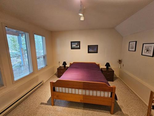 3433 Highway 6, Nelson, BC - Indoor Photo Showing Bedroom